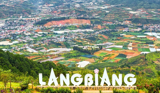Từ trên đỉnh LangBiang nhìn xuống